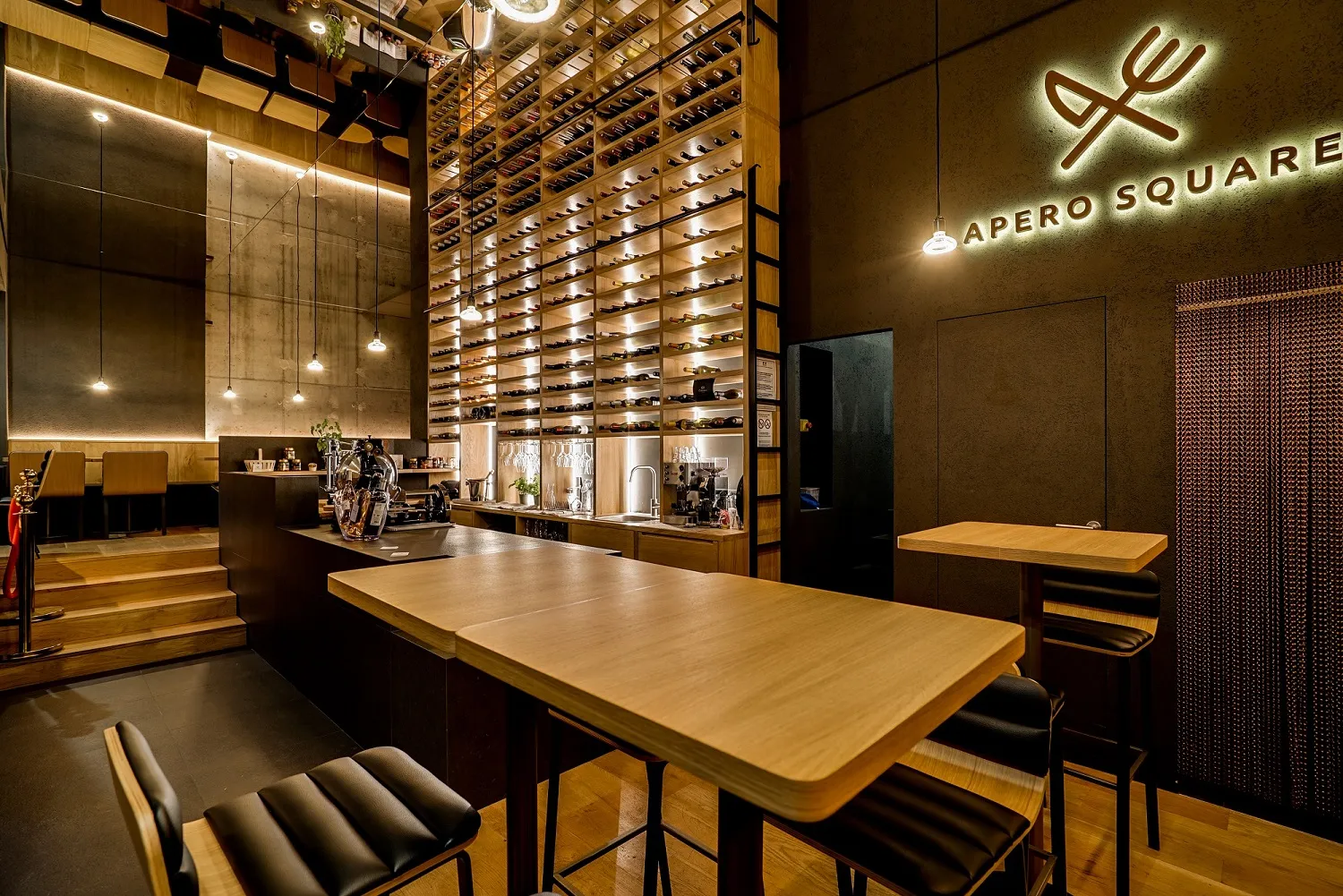Apero Square - Bar a Vins & Restaurant