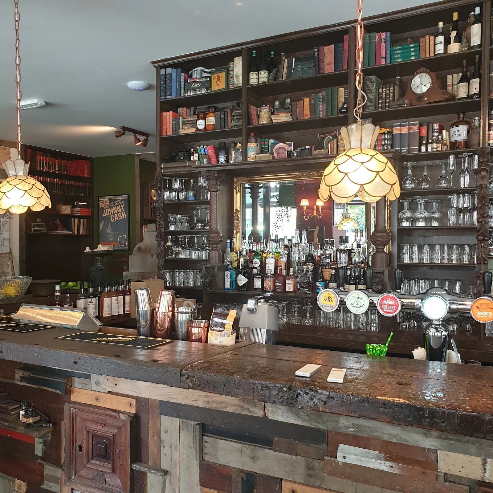 Bar Bardot 2