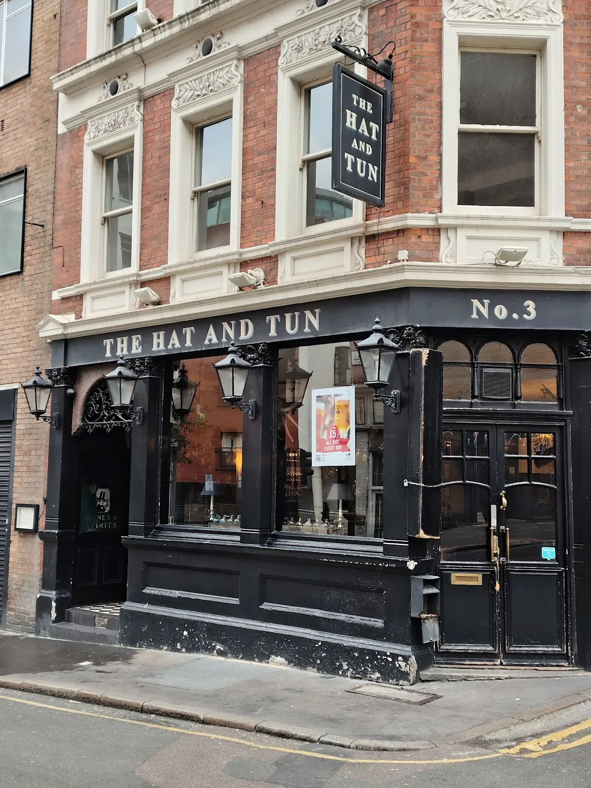 Hat & Tun