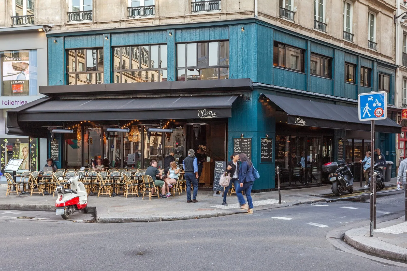 Le Cafe Plumee