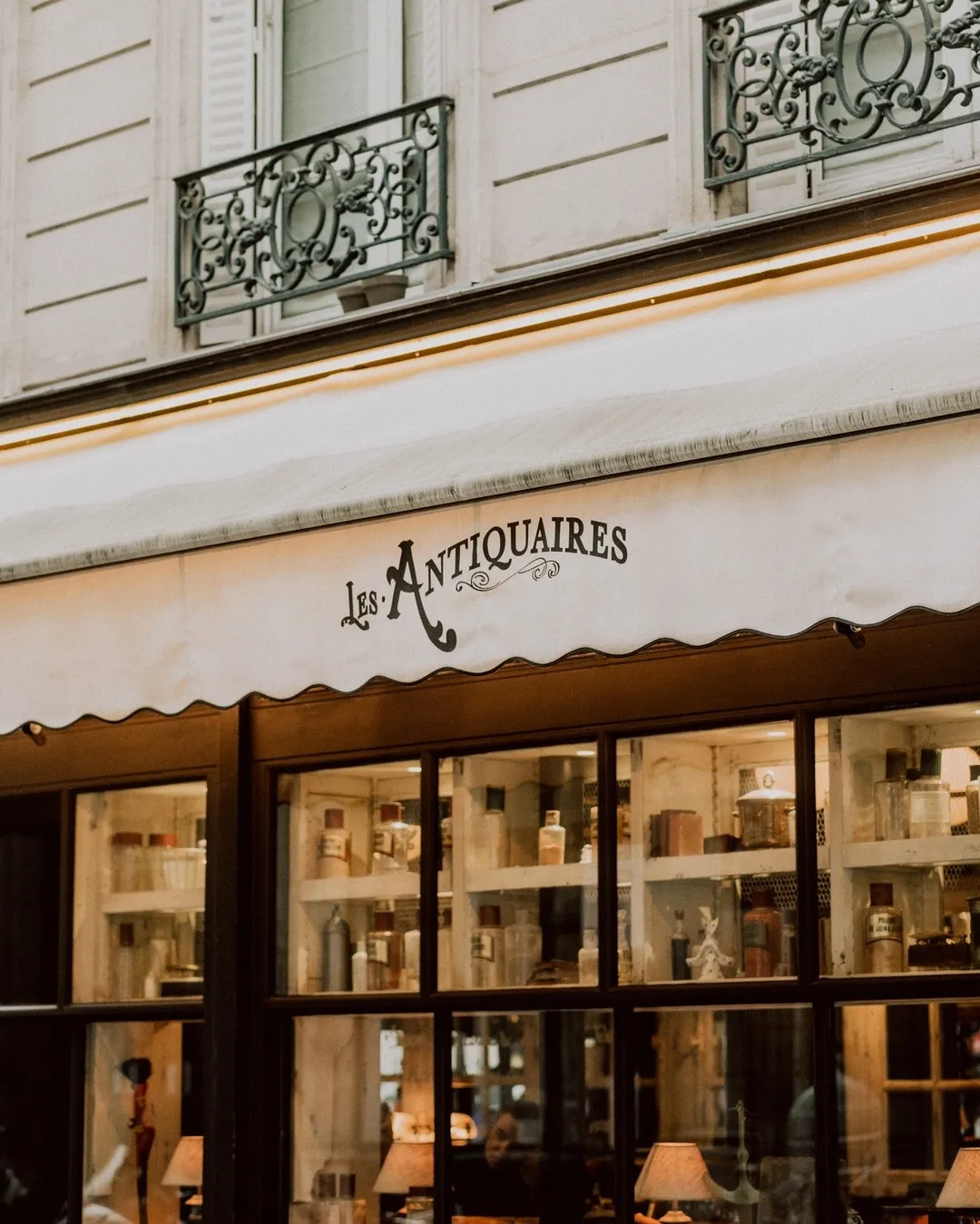 Les Antiquaires