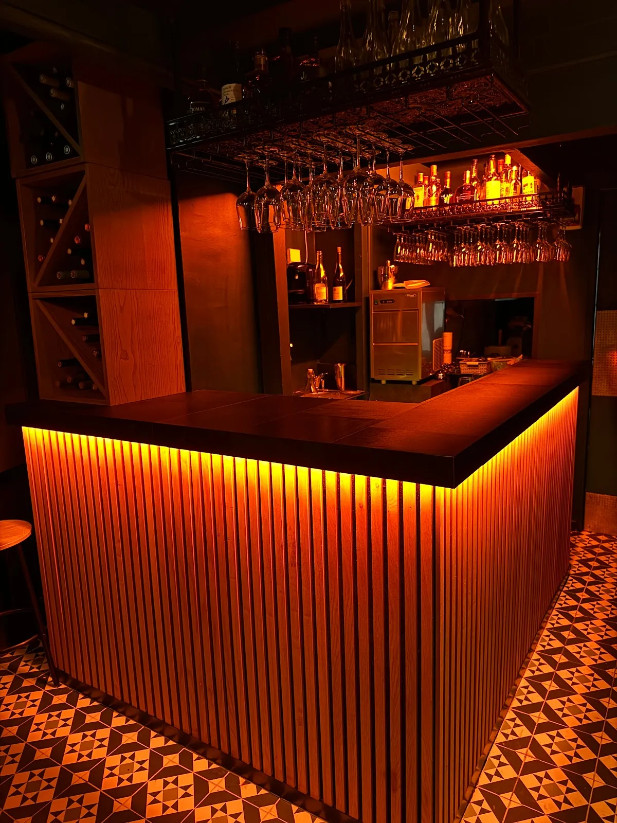 Levantia | cave à vin & bar à manger