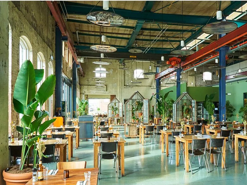 Lowlander Botanical Bar & Restaurant