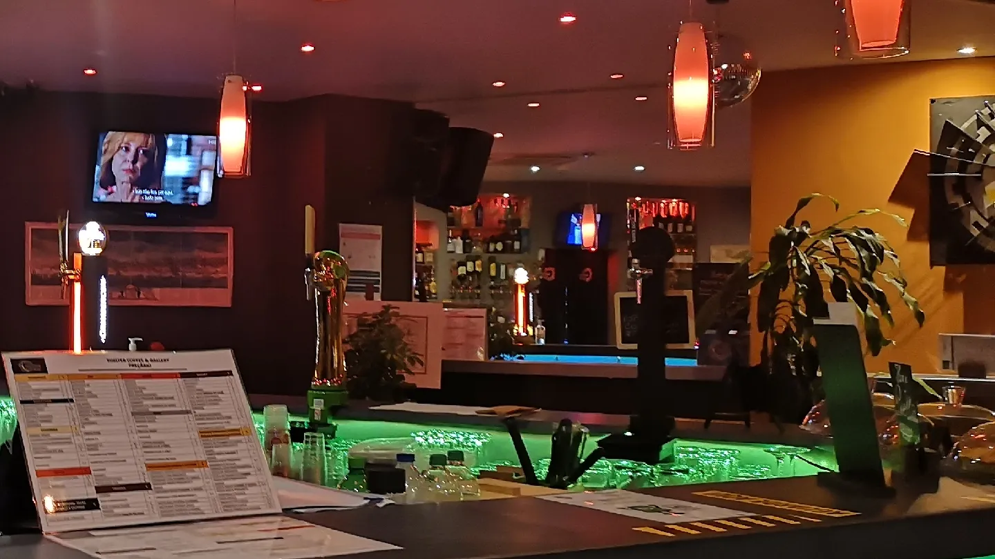 Shelter Bar