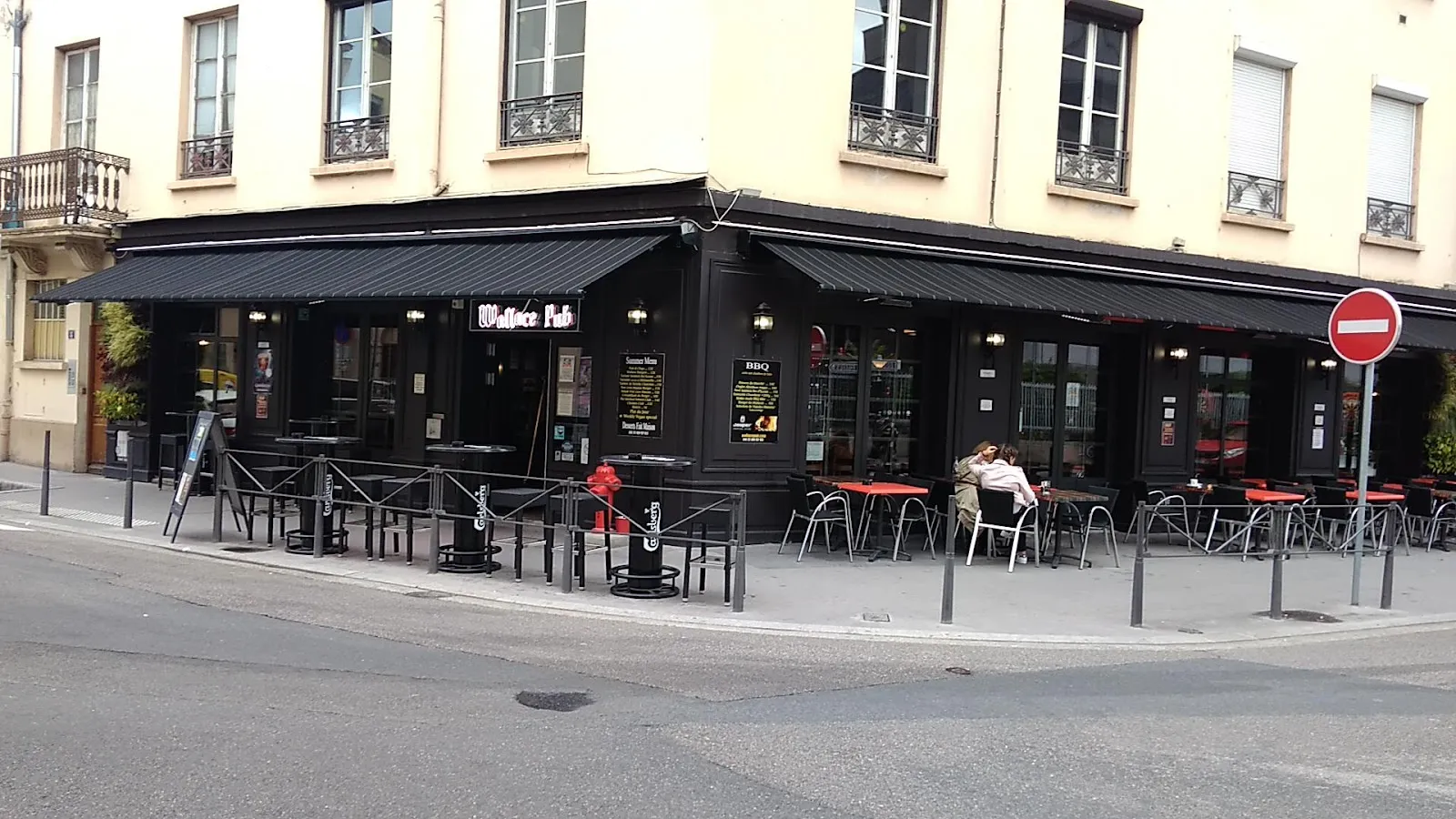 Wallace Pub